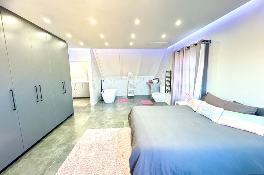 9 Bedroom Property for Sale in Long Acres Country Estate Western Cape